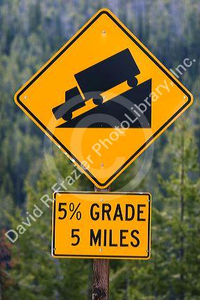 A road sign warning of 5% downhill grade in Idaho.