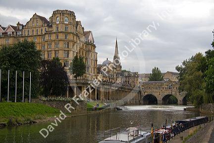 The Abbey Hotel and Pulteney Bridge crossing the River Avon in the city of Bath, Somerset, England.