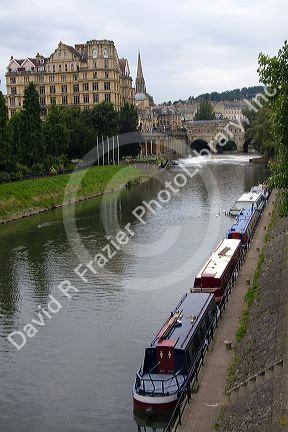 The Pulteney Bridge crossing the River Avon in the city of Bath, Somerset, England.