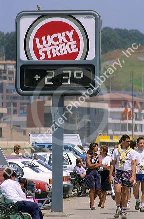 Lucky Strike cigarette advertisement in Chile.